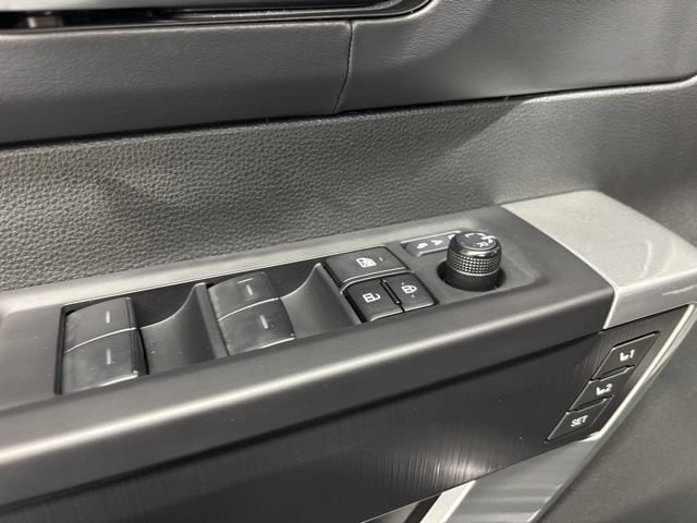 2025 Toyota Sequoia Platinum - Photo 6