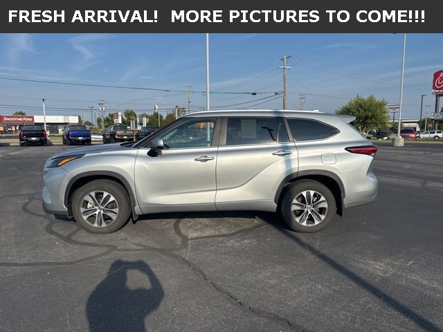 2023 Toyota Highlander Hybrid XLE photo 2