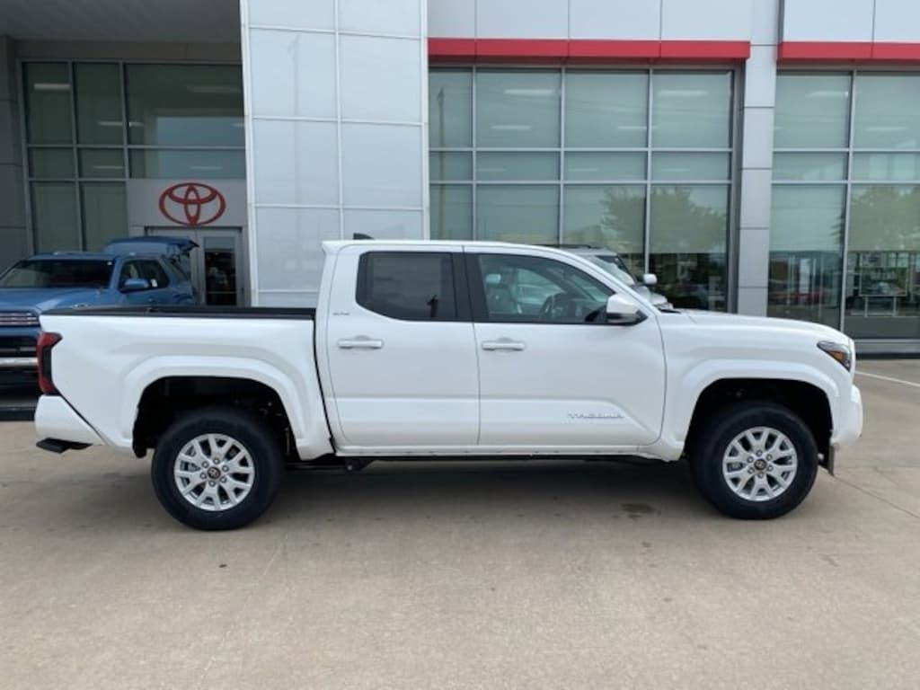 New 2025 Toyota Tacoma SR5 4X4 DOUBLE CAB