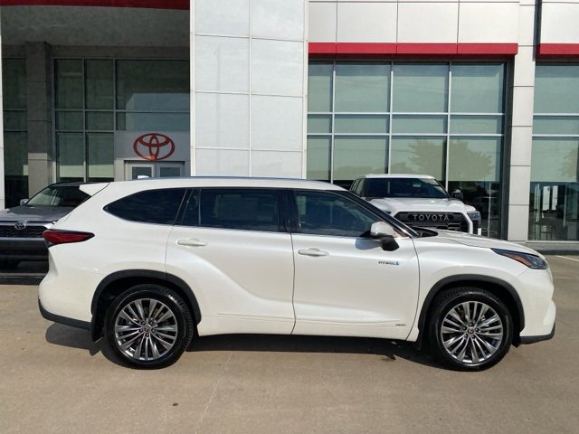 2021 Toyota Highlander Hybrid Platinum photo 2