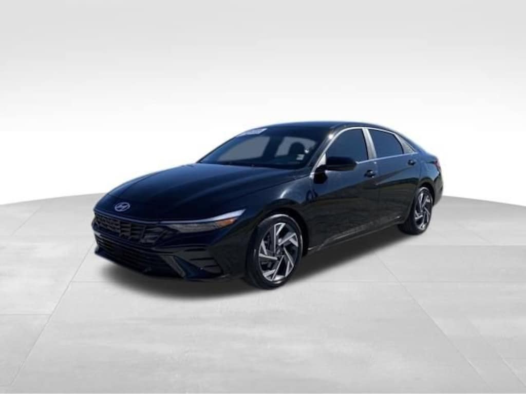 Used 2025 Hyundai Elantra SEL Convenience Sedan