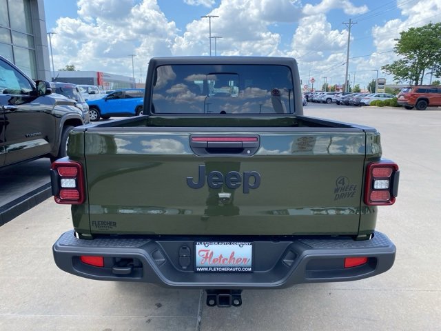 2024 Jeep Gladiator Willys photo 3