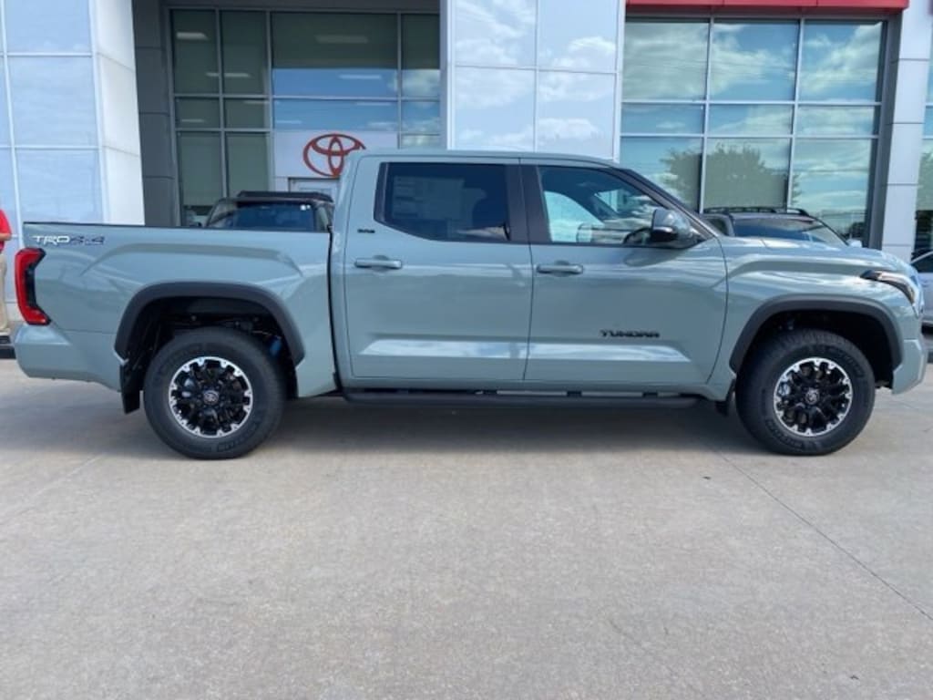 New 2026 Toyota Tundra SR5 SR5 CREWMAX 5.5