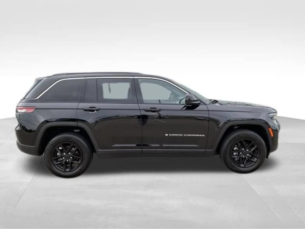 Used 2025 Jeep Grand Cherokee Laredo X SUV