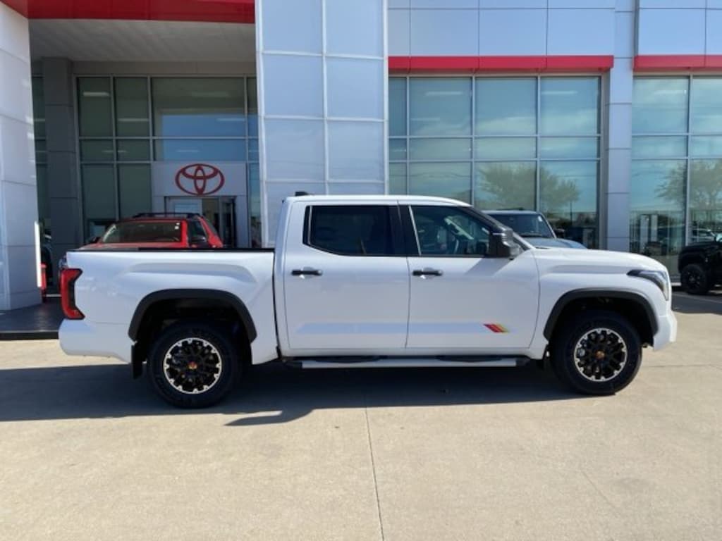 New 2026 Toyota Tundra SR5 SR5 CREWMAX 5.5