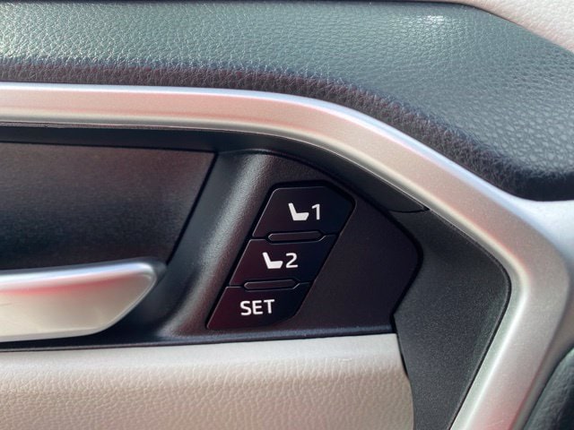 2024 Toyota RAV4 XLE Premium - Photo 17