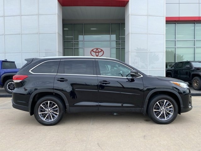 Certified 2019 Toyota Highlander XLE with VIN 5TDJZRFHXKS608474 for sale in Joplin, MO