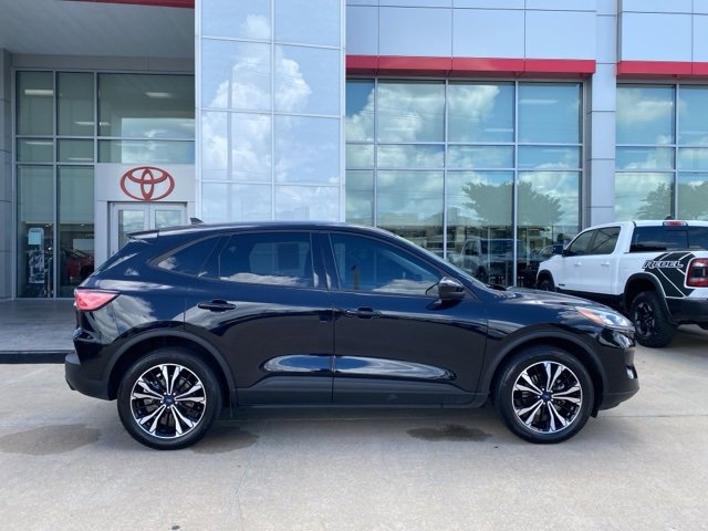 2022 Ford Escape SE photo 2
