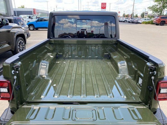 2024 Jeep Gladiator Willys photo 4