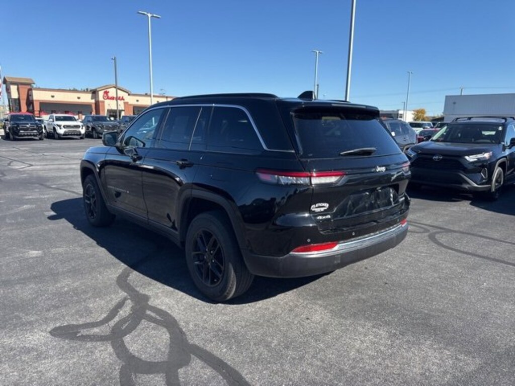 Used 2025 Jeep Grand Cherokee Laredo SUV