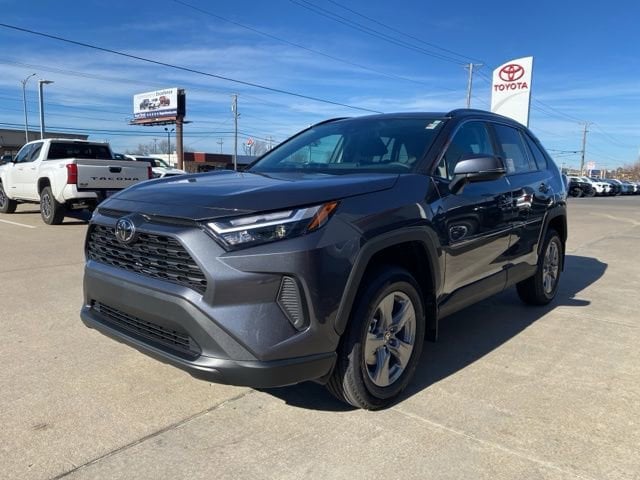 2025 Toyota RAV4 XLE's photo