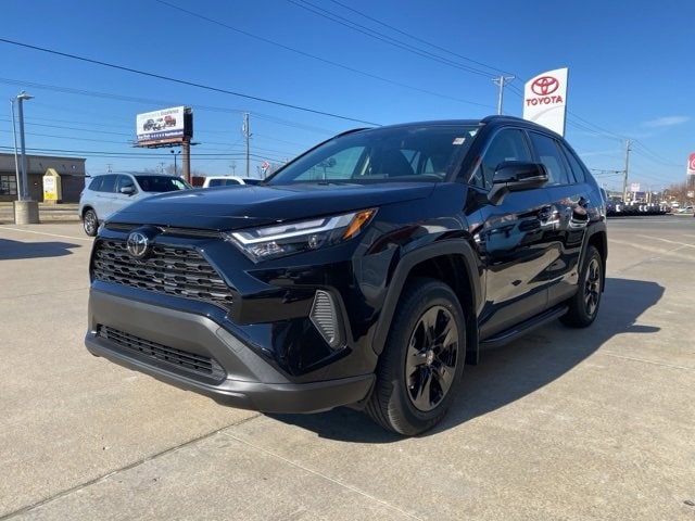 2025 Toyota RAV4 XLE's photo