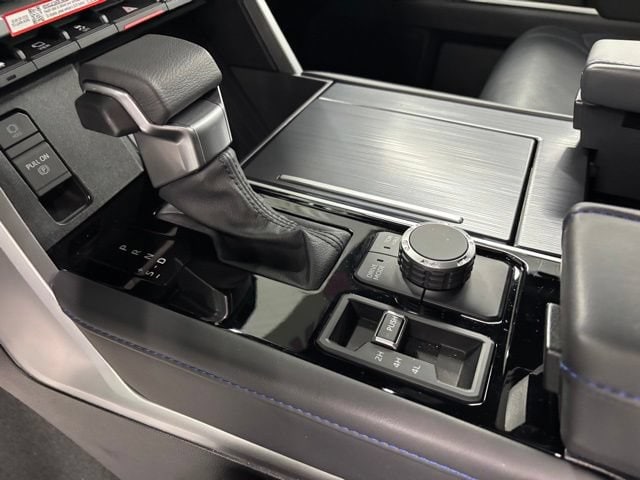 2025 Toyota Sequoia Platinum - Photo 12