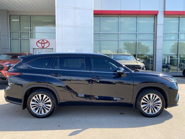 2024 Toyota Highlander Platinum photo 2