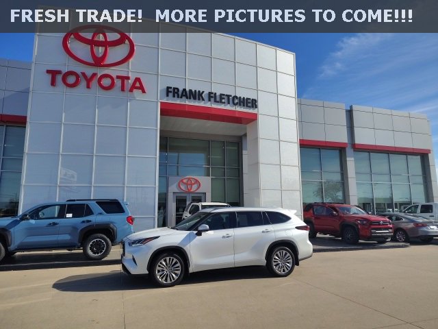 2024 Toyota Highlander Platinum photo 3