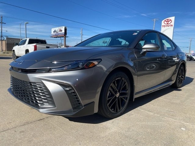 2026 Toyota Camry SE's photo