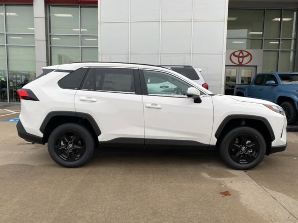 New 2025 Toyota RAV4 XLE XLE AWD SUV