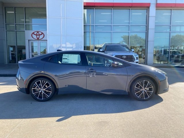 2026 Toyota Prius XLE photo 2