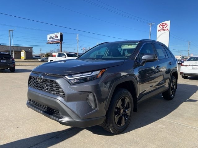 2025 Toyota RAV4 XLE's photo