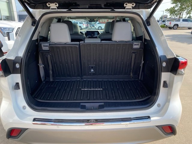 2021 Toyota Highlander Hybrid Platinum photo 4
