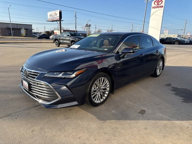 2019 Toyota Avalon Limited's photo