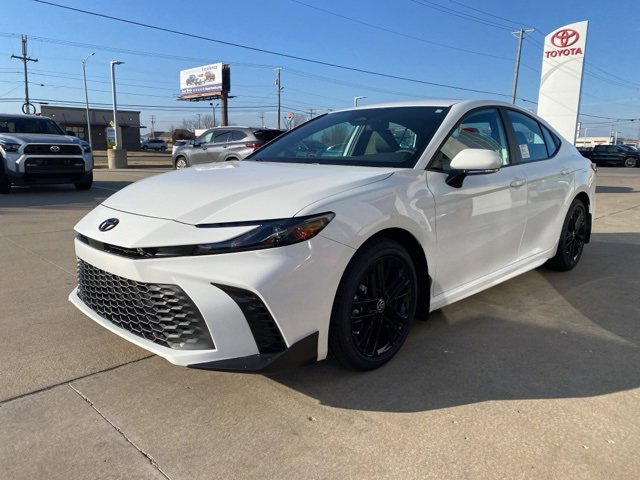 2026 Toyota Camry SE's photo