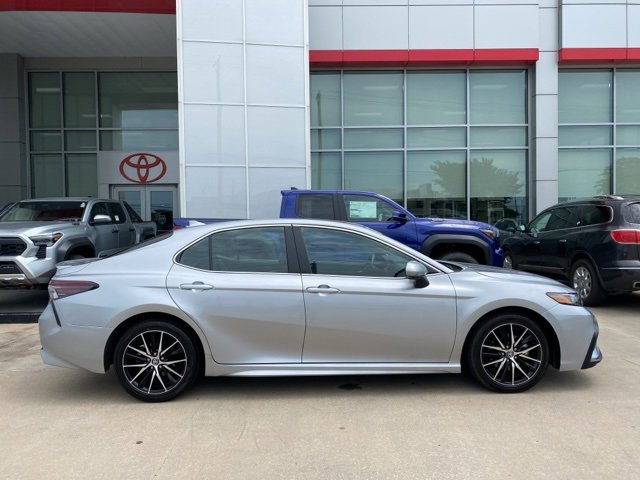 2024 Toyota Camry SE photo 2
