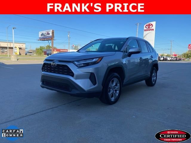 2025 Toyota RAV4 XLE's photo