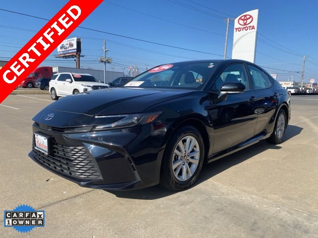 2025 Toyota Camry LE's photo