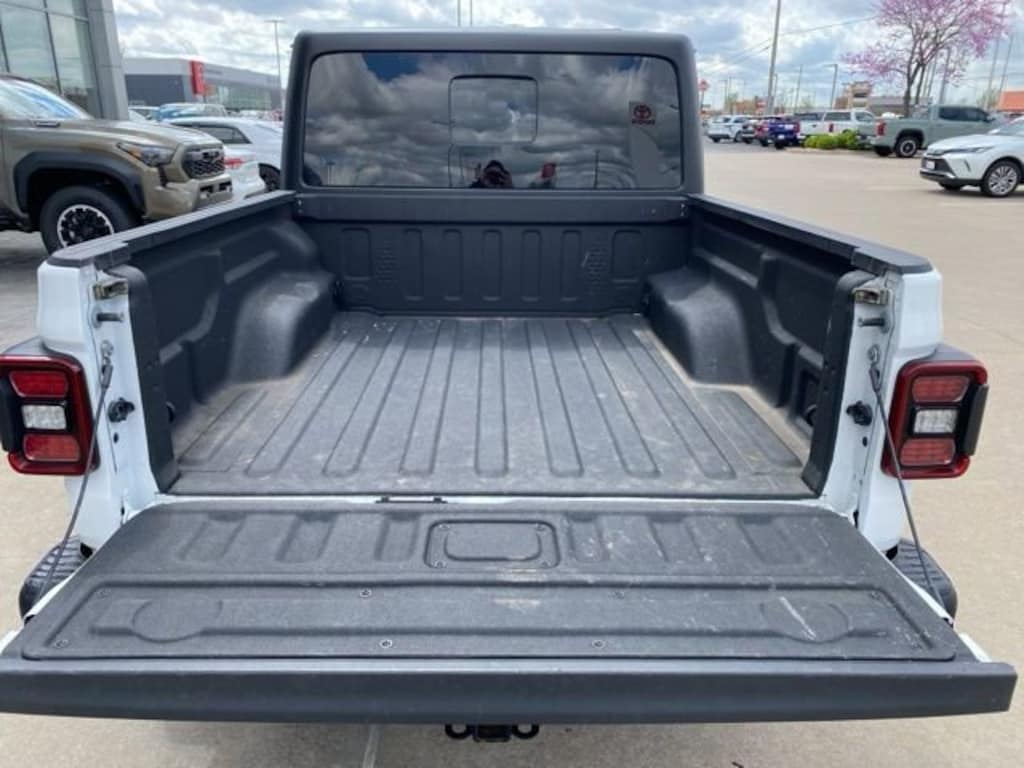 Used 2024 Jeep Gladiator Rubicon Truck Crew Cab
