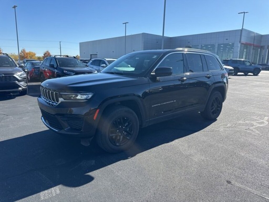 Used 2025 Jeep Grand Cherokee Laredo SUV