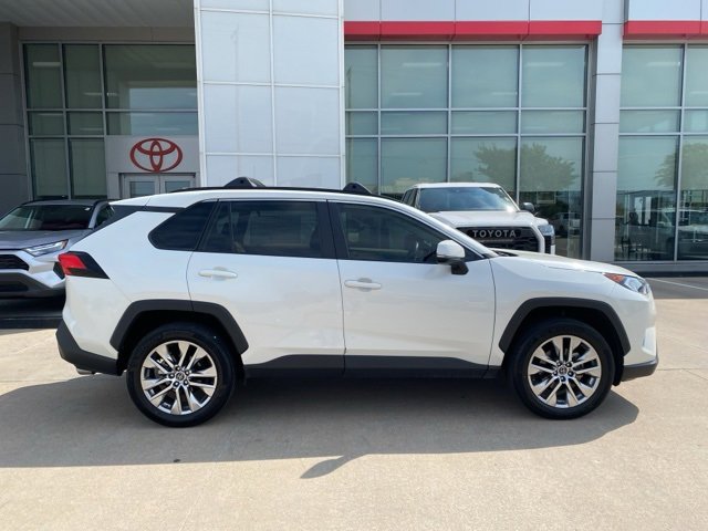 2021 Toyota RAV4 XLE Premium photo 2
