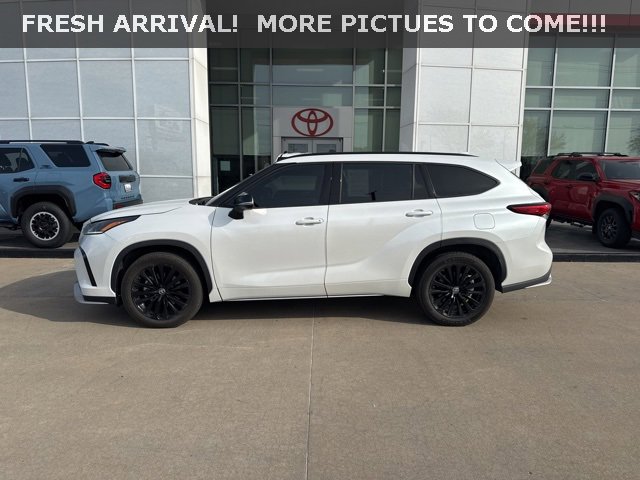 2023 Toyota Highlander XSE photo 2