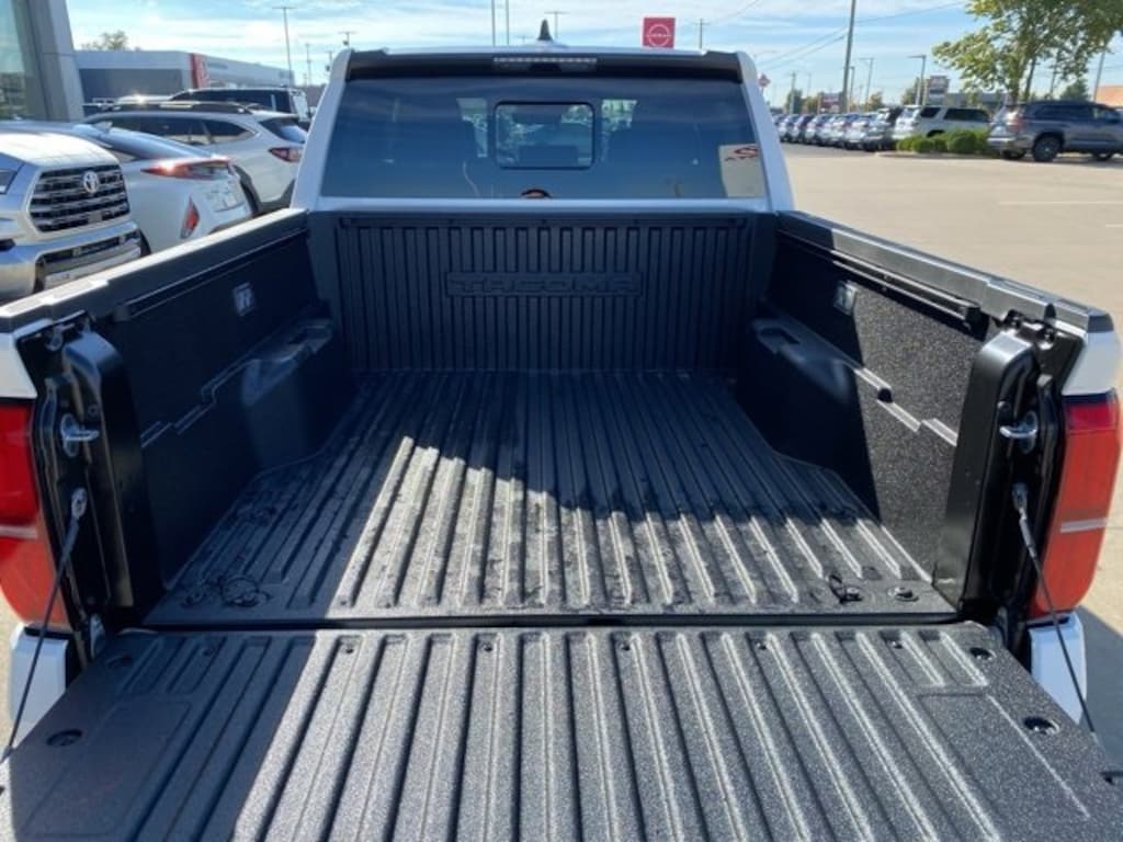 New 2025 Toyota Tacoma SR5 4X4 DOUBLE CAB