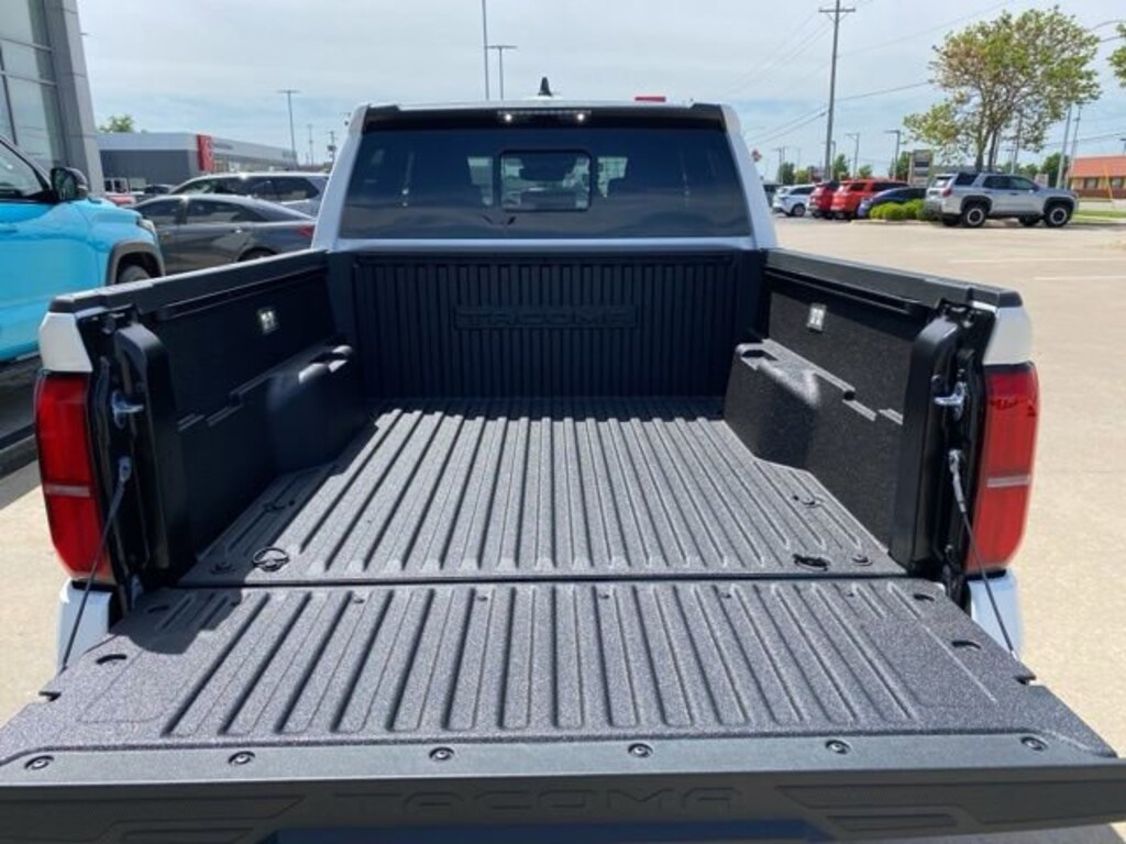 New 2026 Toyota Tacoma SR5 4X4 DOUBLE CAB