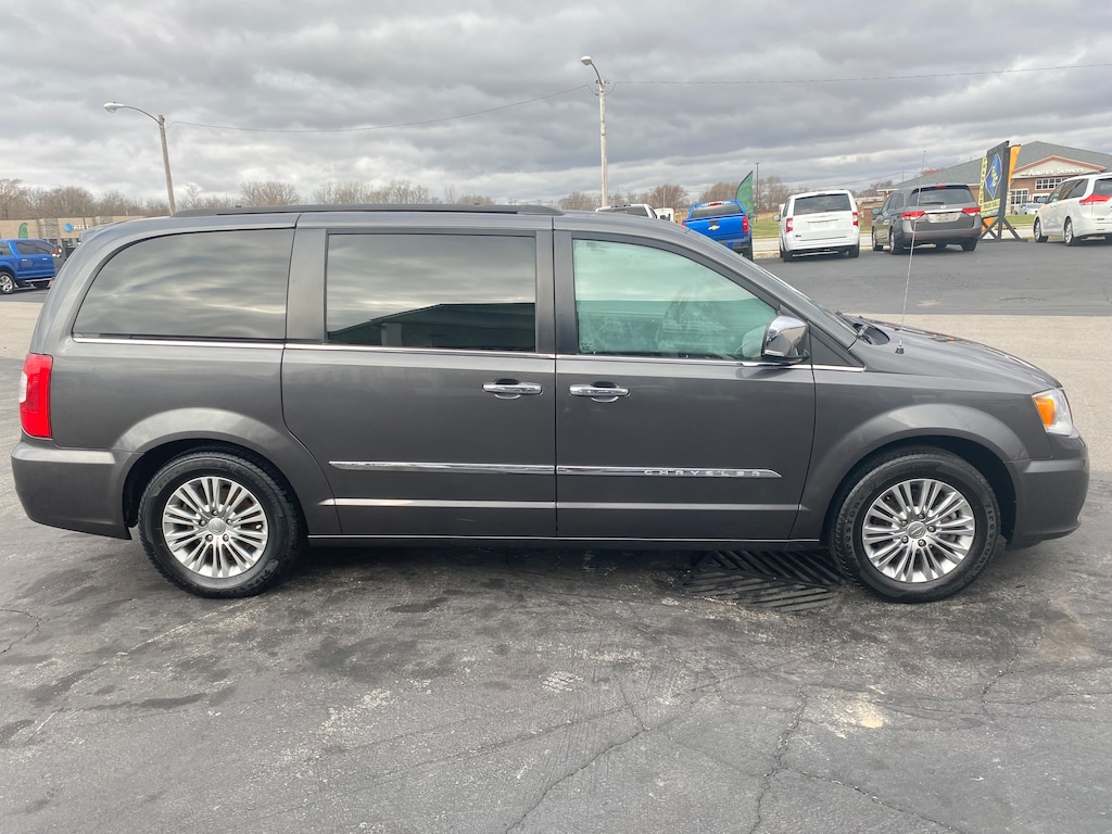Used 2016 Chrysler Town & Country Touring-L Van LWB Passenger Van