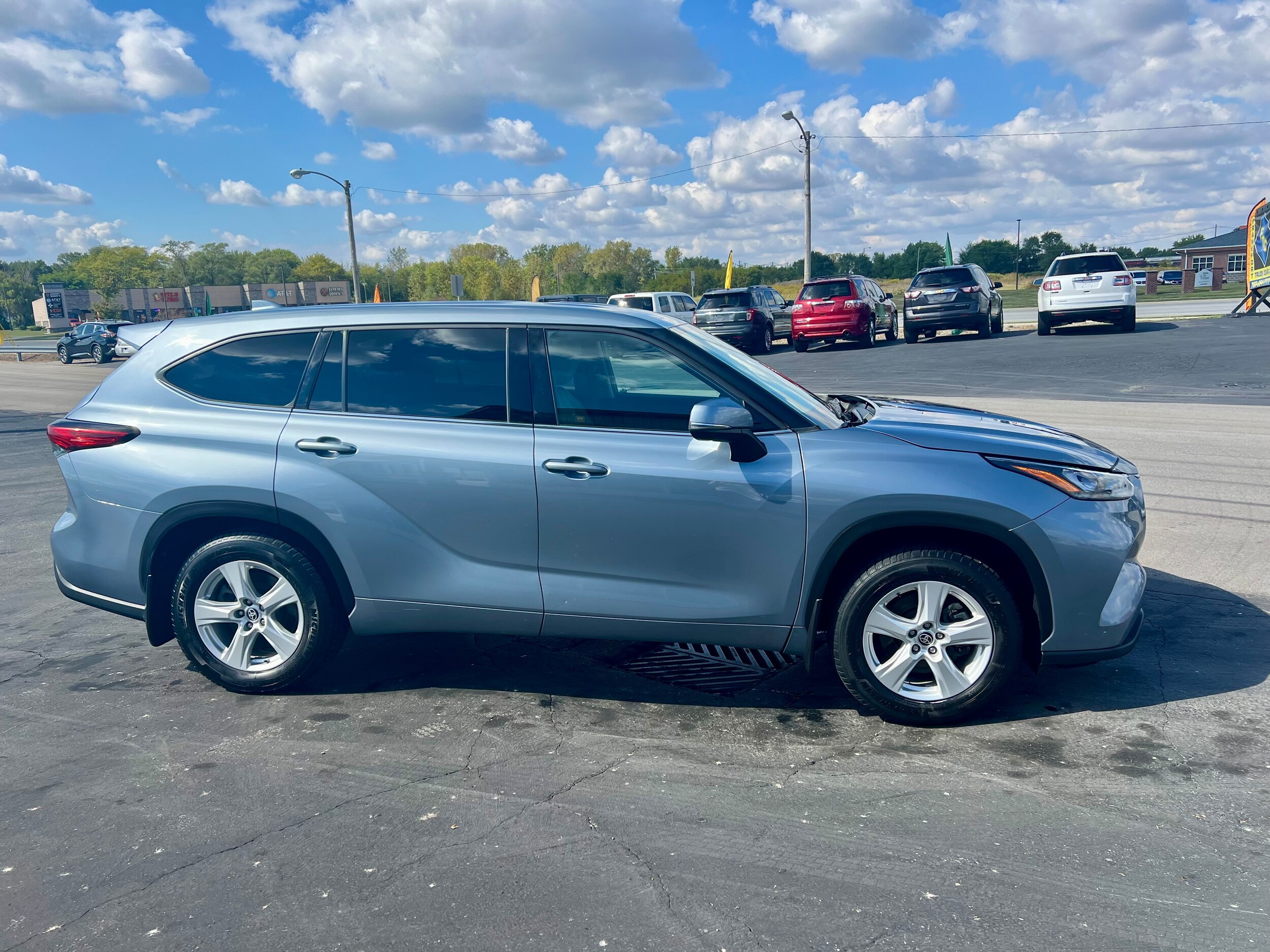 2020 Toyota Highlander L photo 4