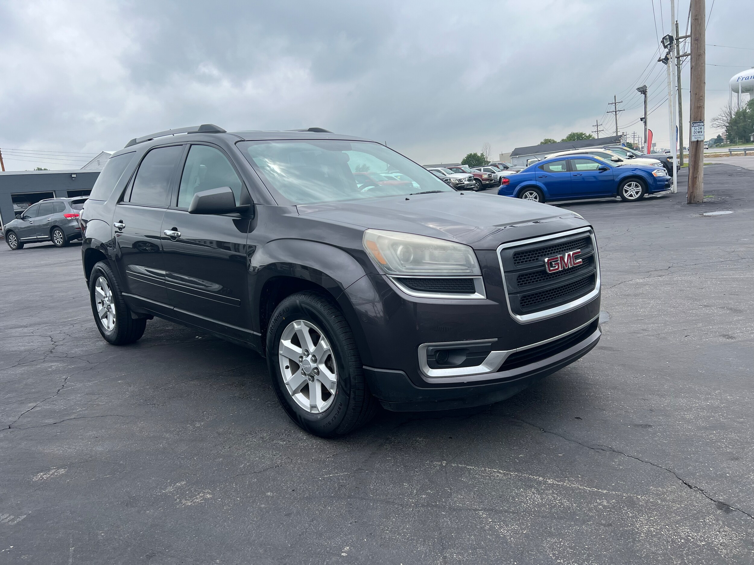 2013 Gmc Acadia SLE photo 3