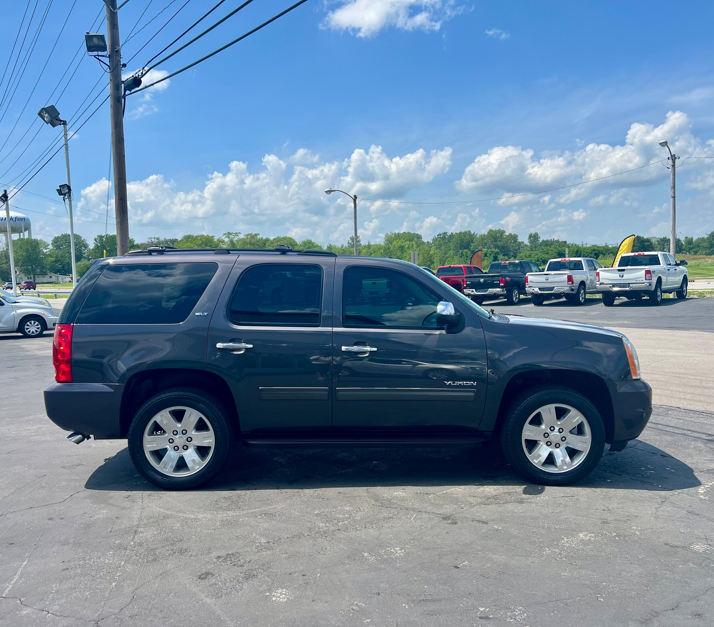 2011 Gmc Yukon SLT photo 4