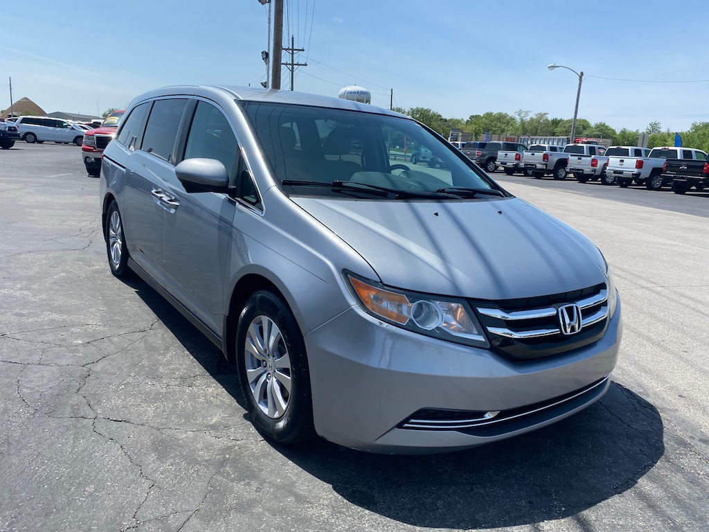 Used 2016 Honda Odyssey SE Van Passenger Van