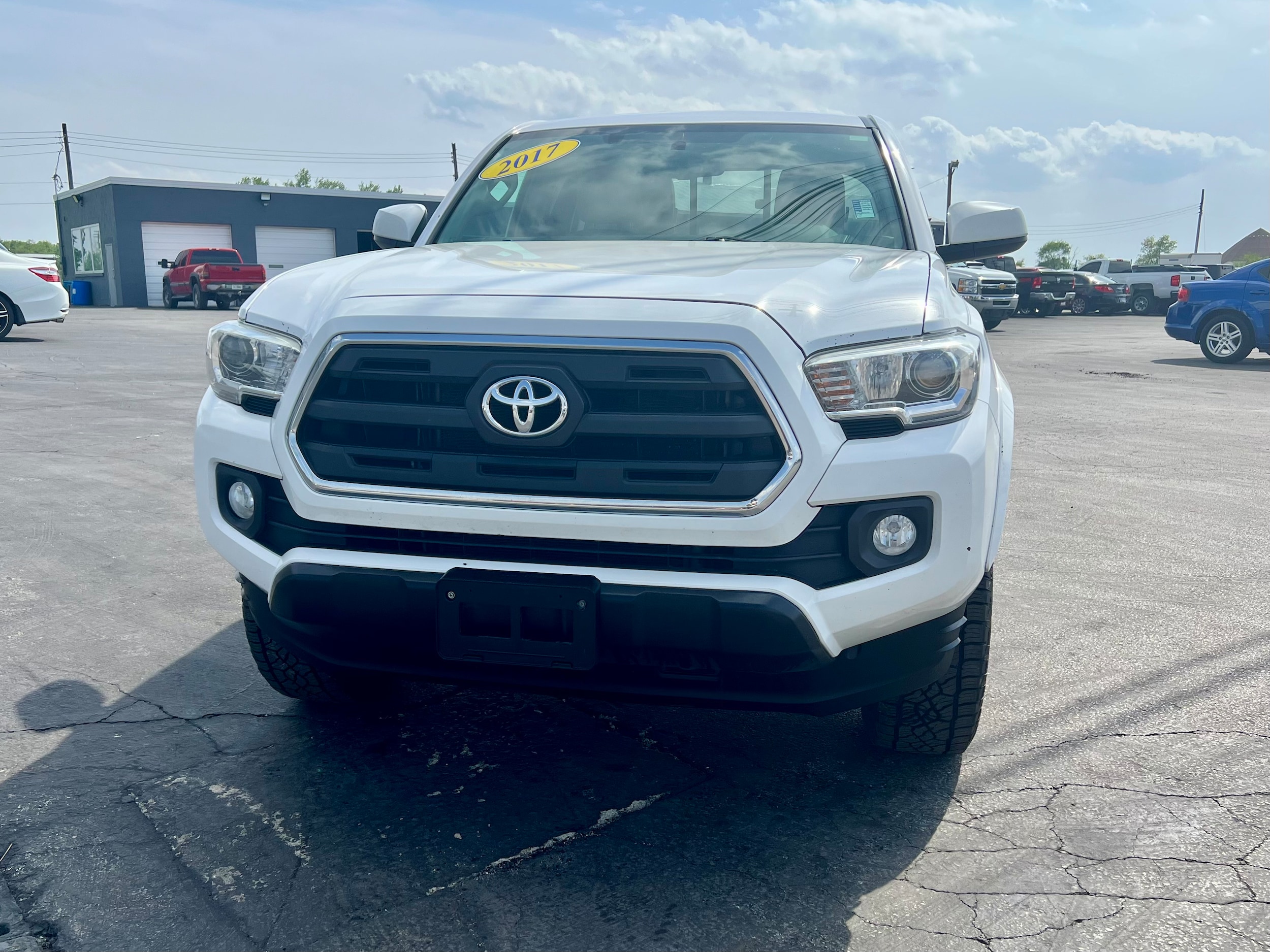Used 2017 Toyota Tacoma SR5 with VIN 5TFSZ5AN0HX087052 for sale in Frankfort, IN