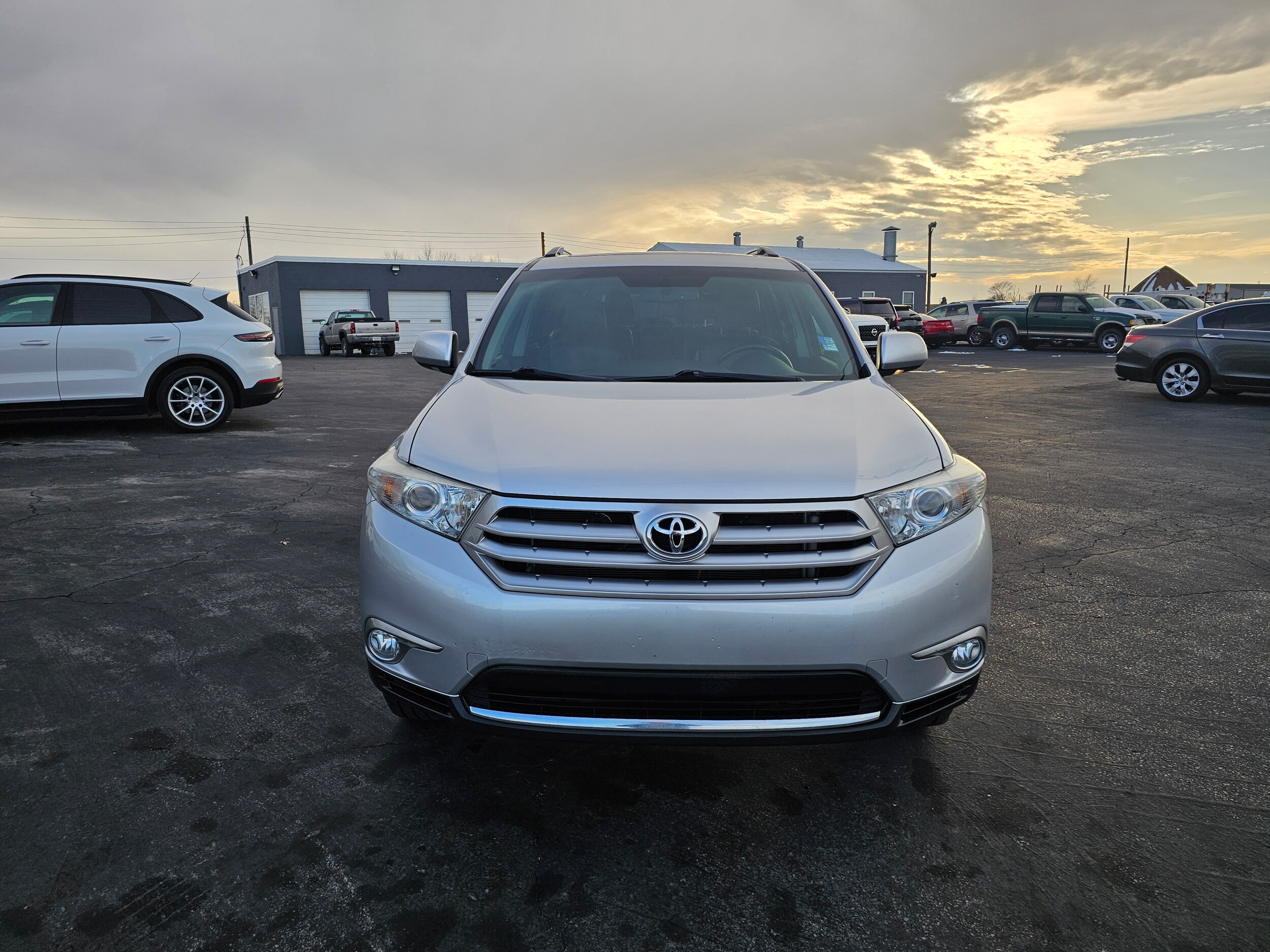 2012 Toyota Highlander SE photo 2