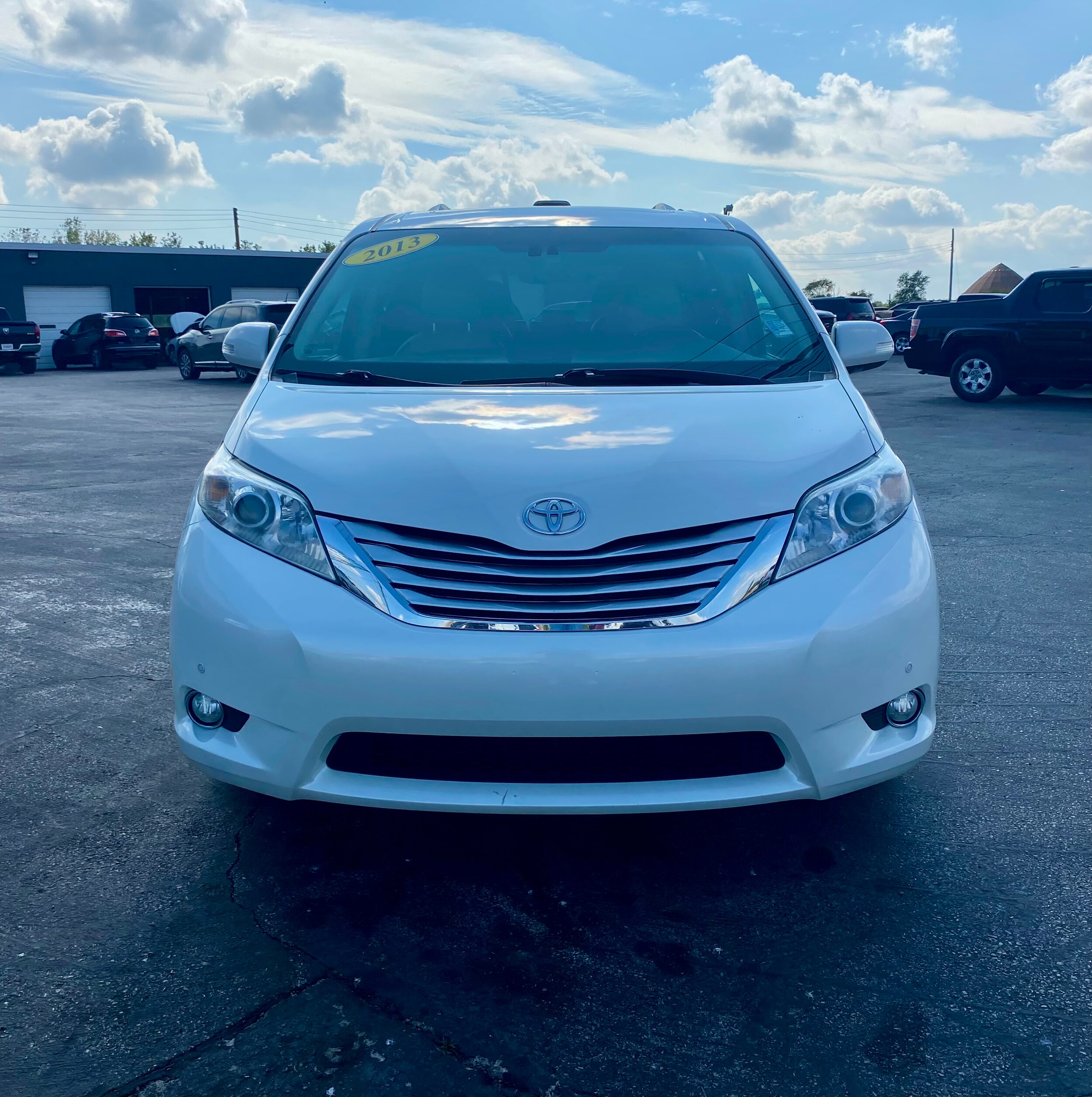 2013 Toyota Sienna L photo 2