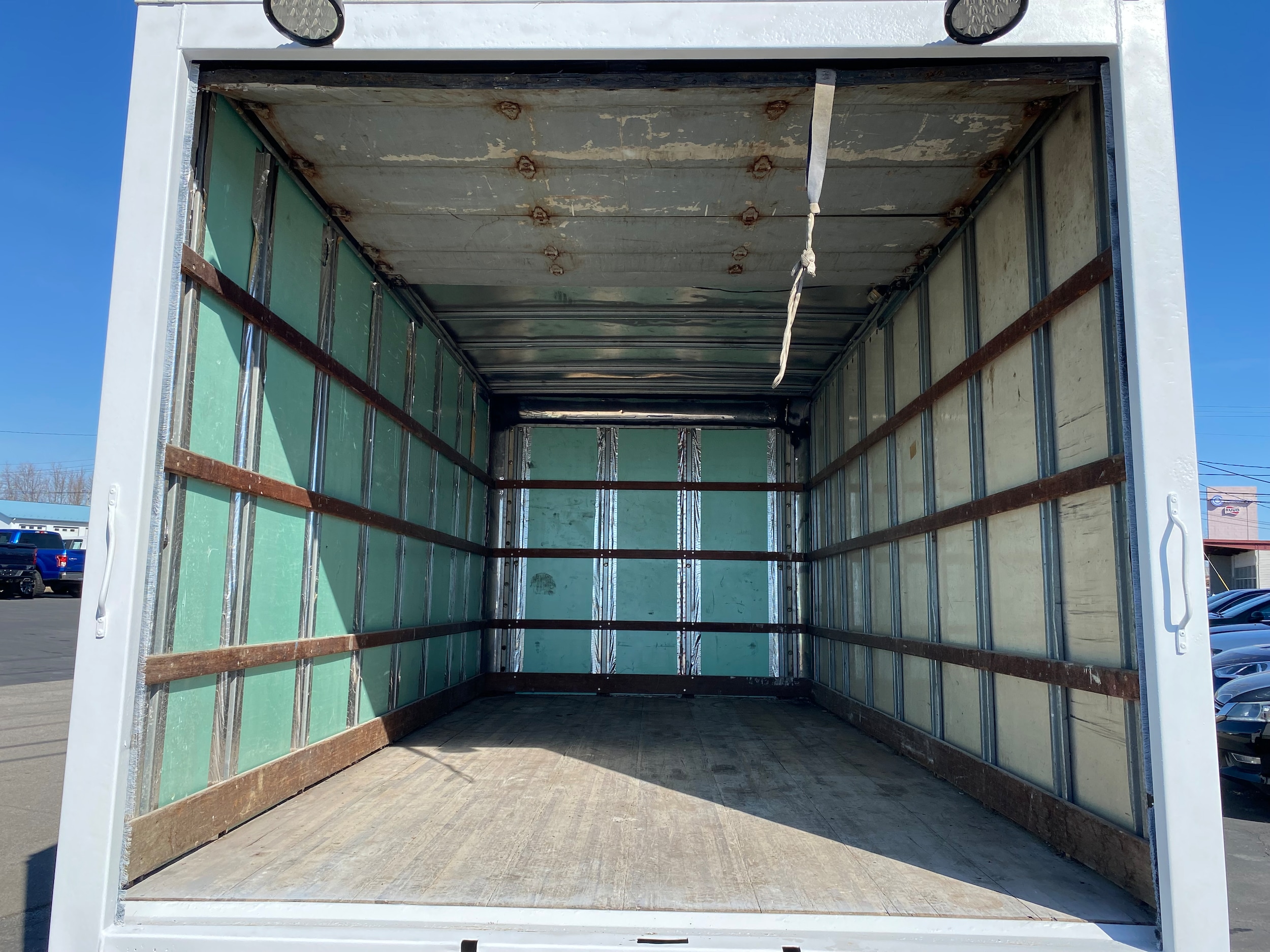 2000 Isuzu NPR - Photo 17