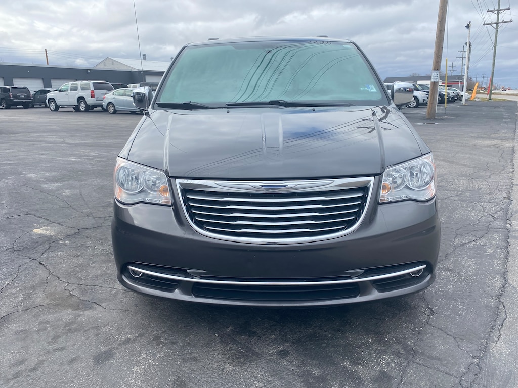 Used 2016 Chrysler Town & Country Touring-L Van LWB Passenger Van