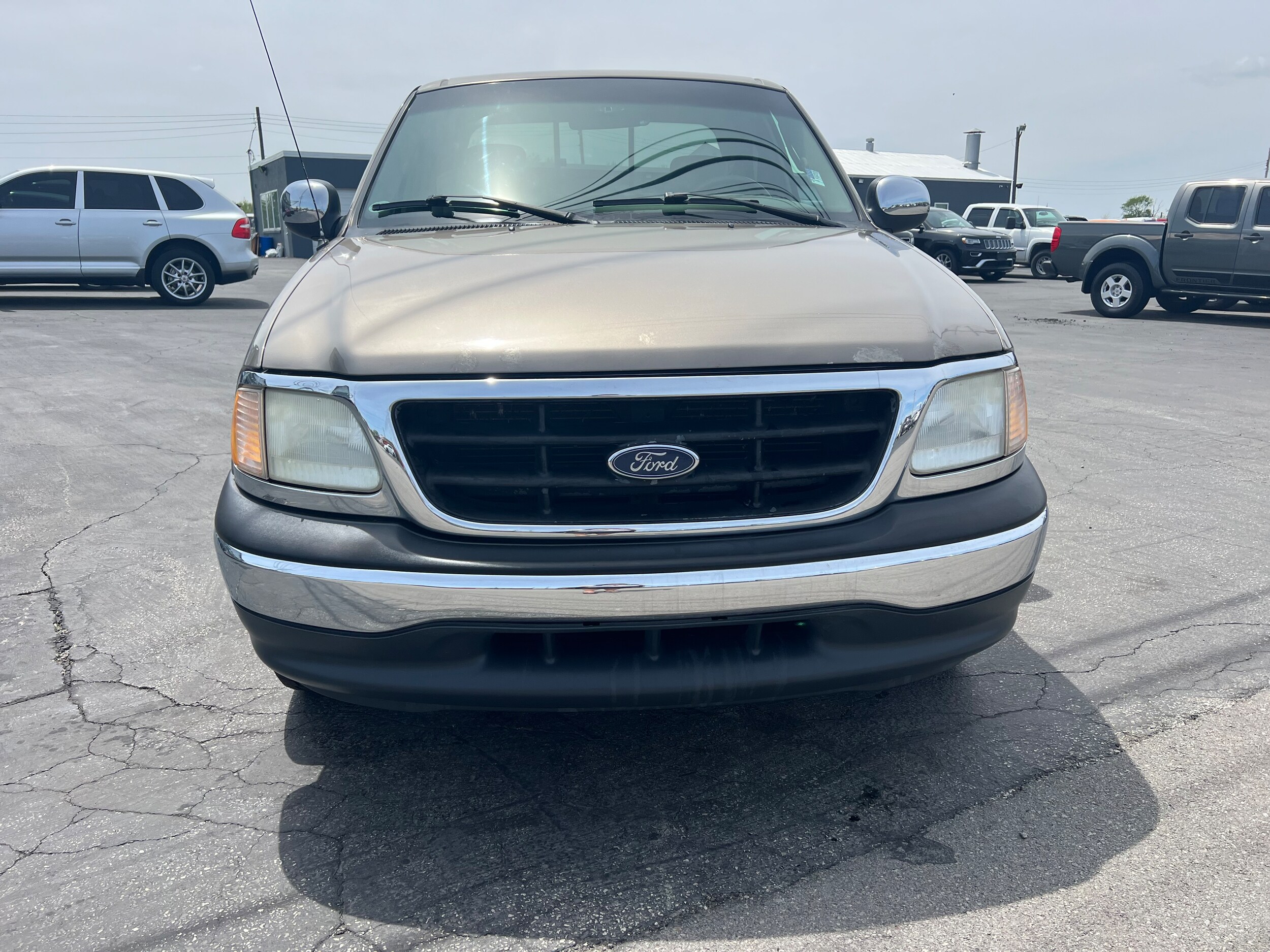 2001 Ford F-150 XLT photo 2