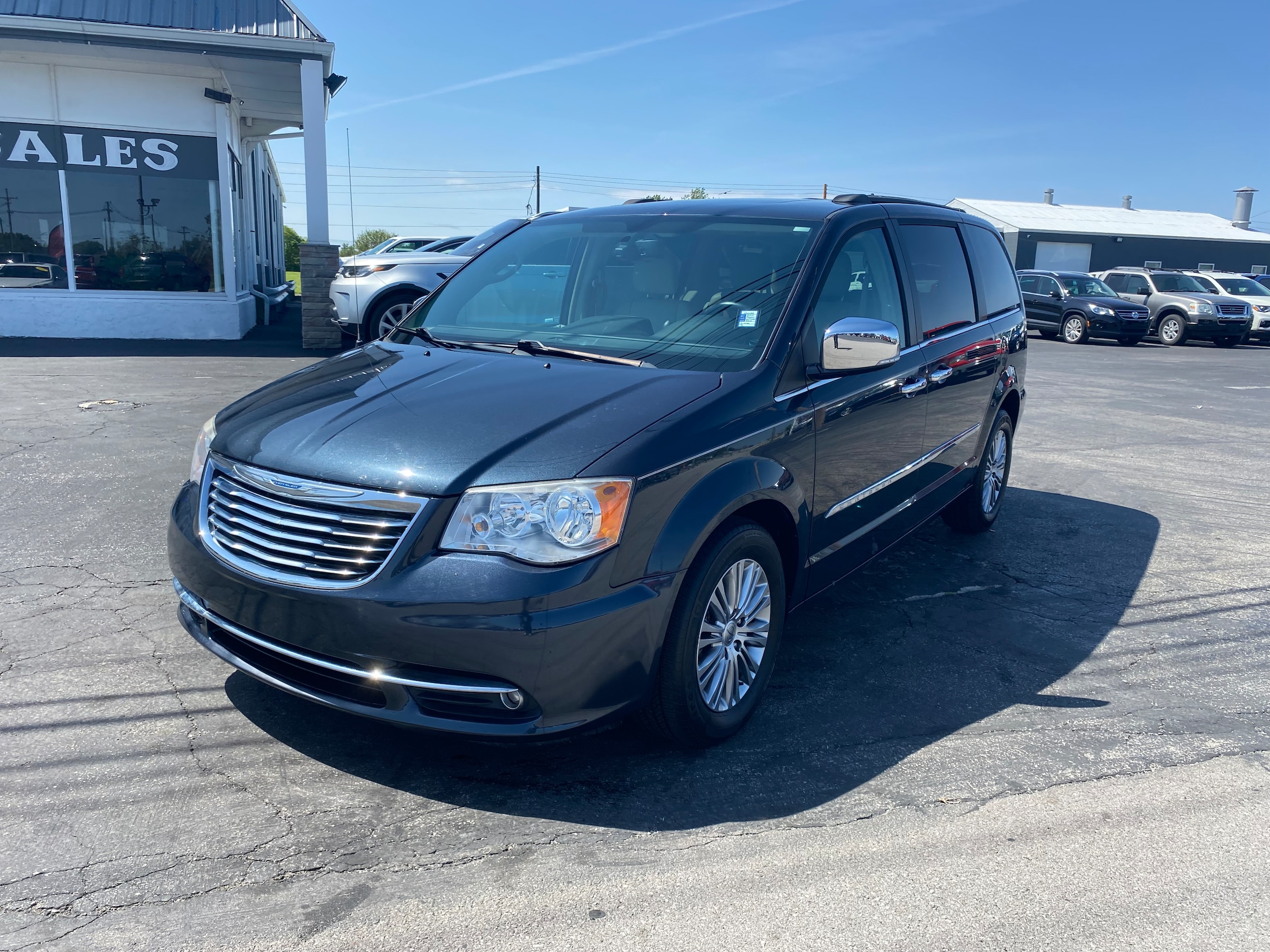 2014 Chrysler Town & Country Touring-L's photo