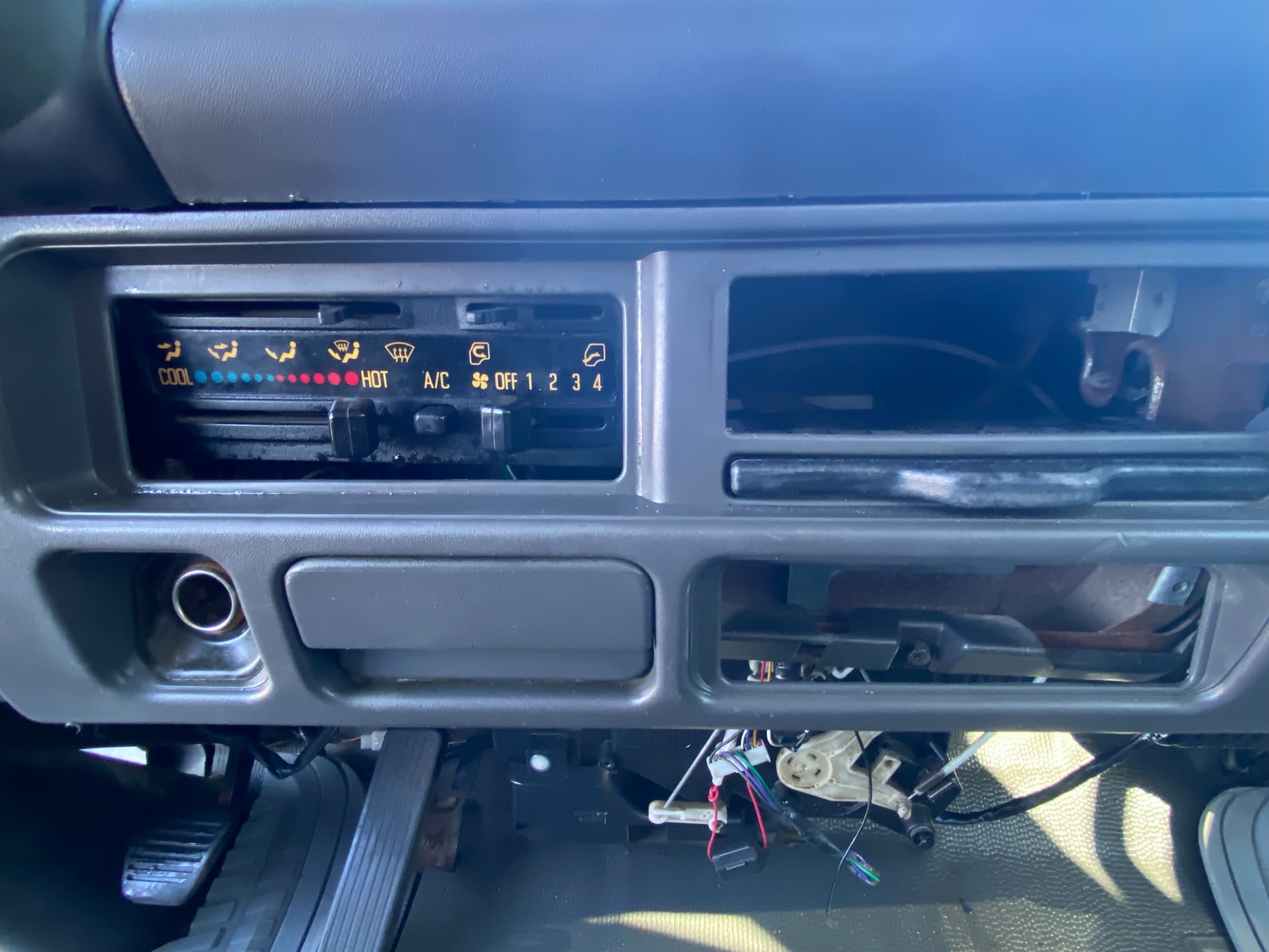 2000 Isuzu NPR - Photo 13