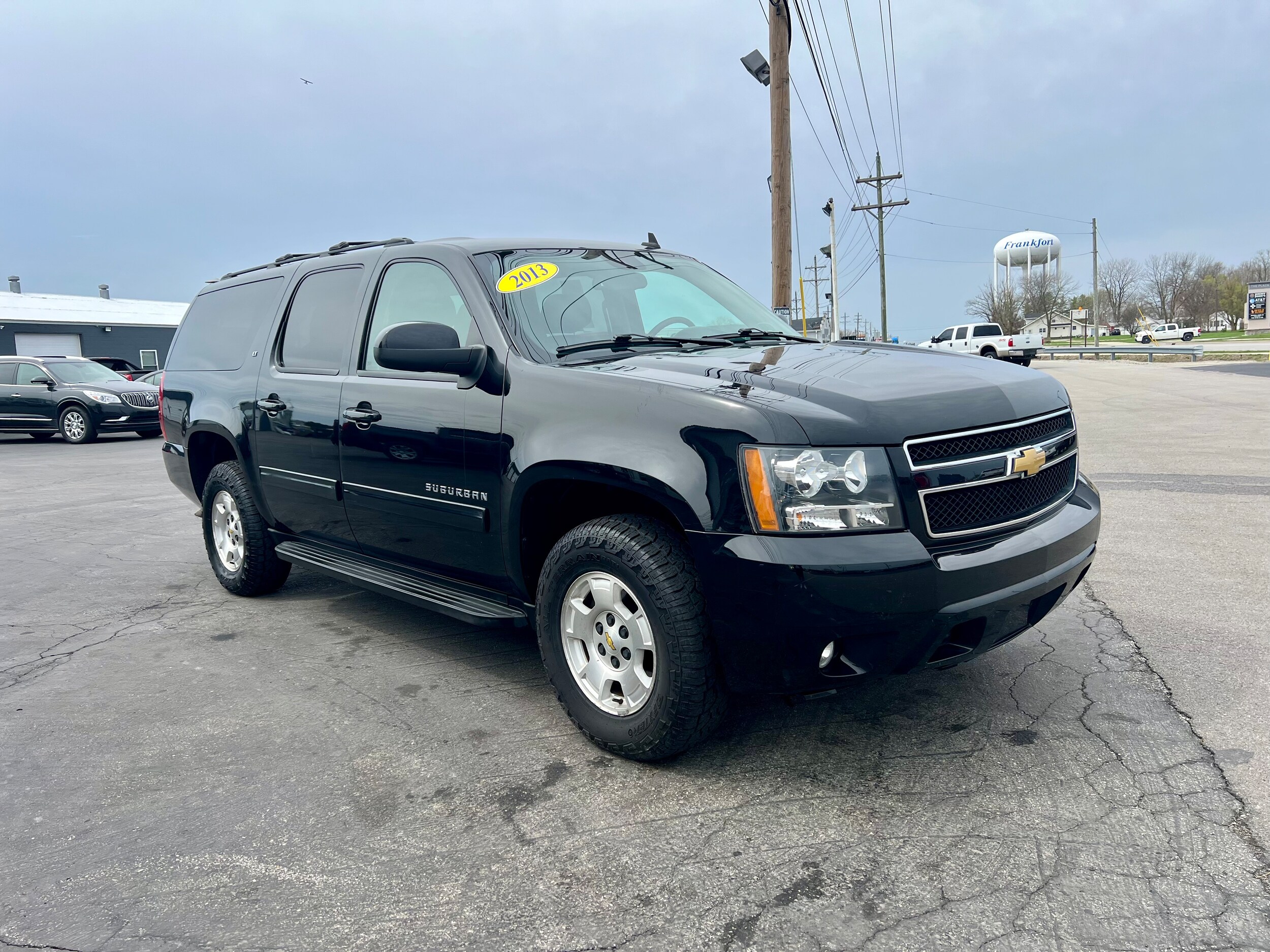 2013 Chevrolet Suburban 1500 photo 2
