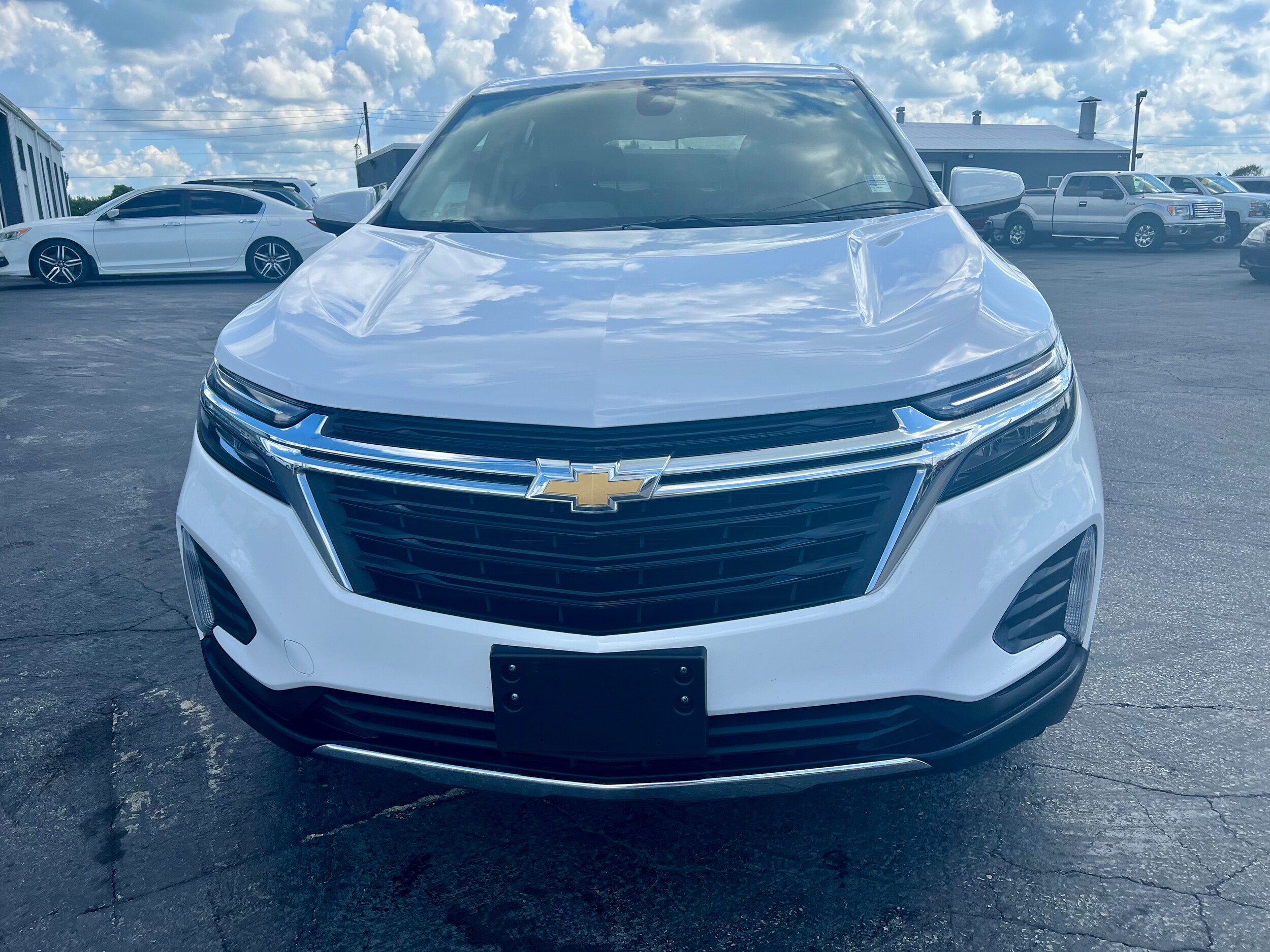 2022 Chevrolet Equinox LT photo 2